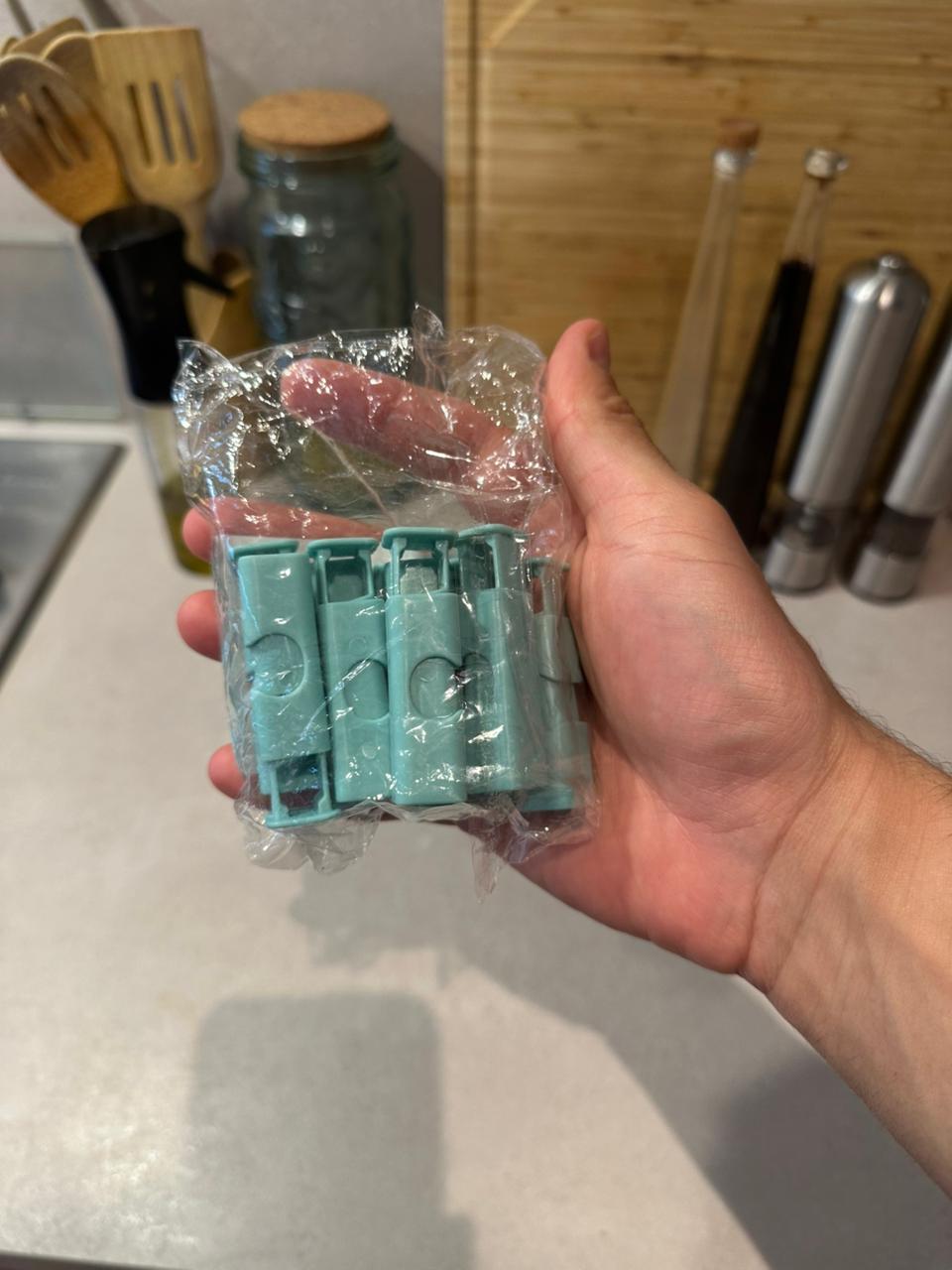 Reusable Food Bag Clips (4-Pack) – Airtight Snack Sealers