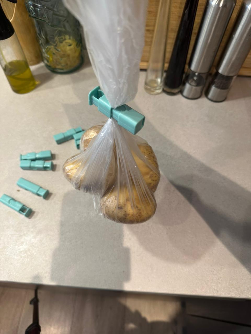 Reusable Food Bag Clips (4-Pack) – Airtight Snack Sealers